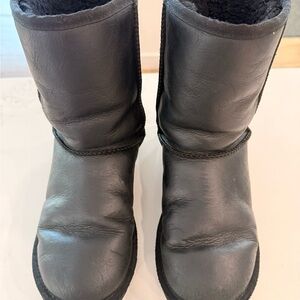 Black Coated Leather Size 7 Ugg Boots